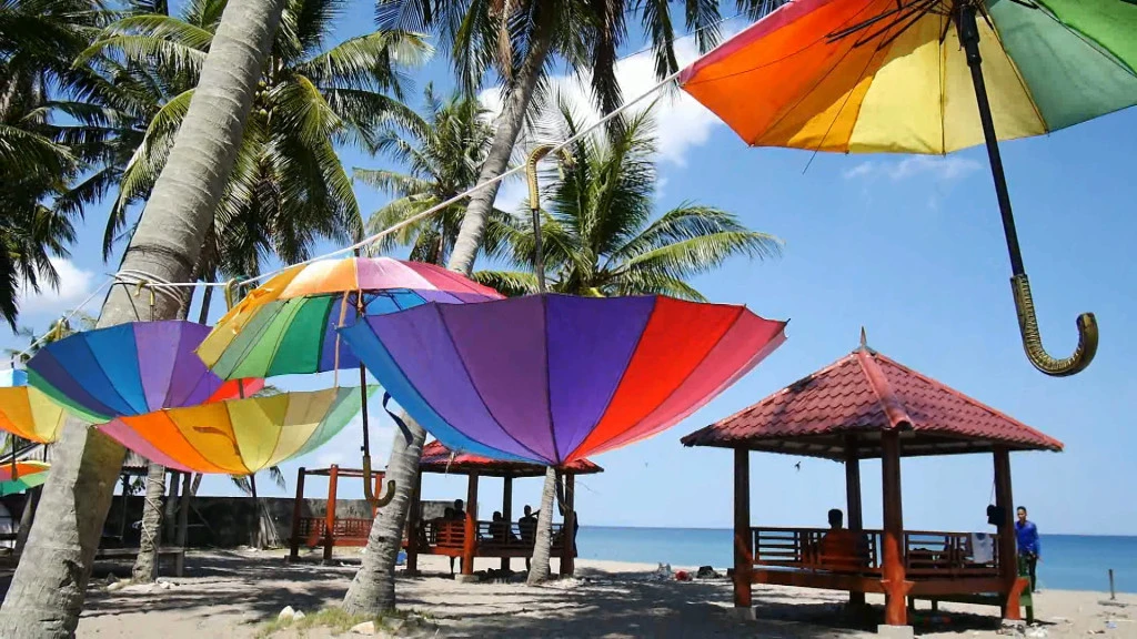 Pantai Lowita 