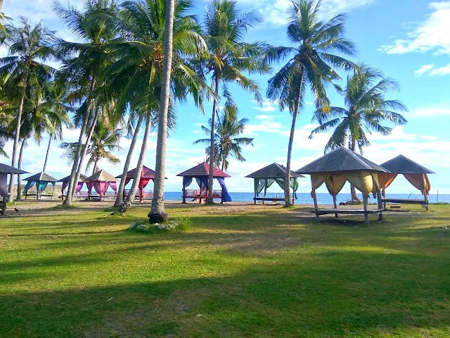 Pantai Lowita 