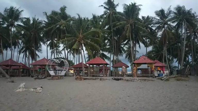 Pantai Lowita 