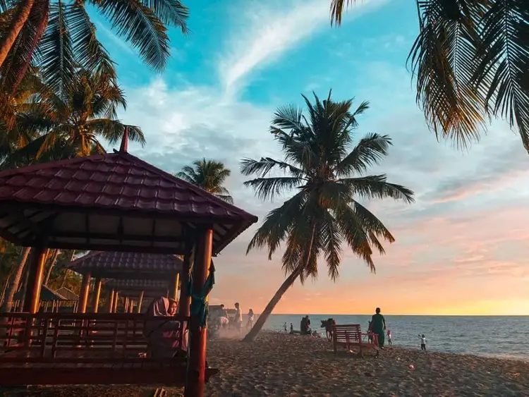 Pantai Lowita 