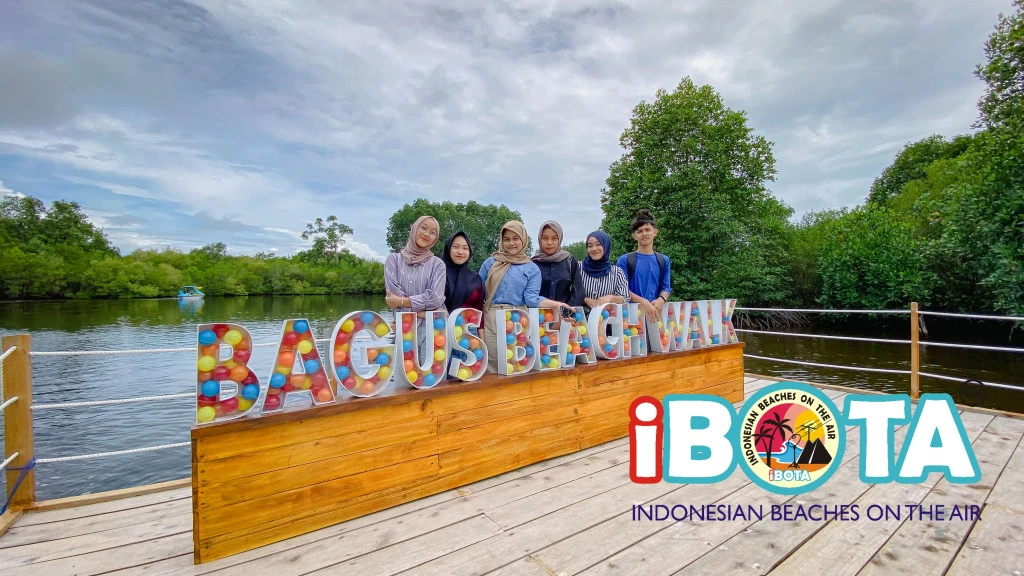 Bagus Beach Walk