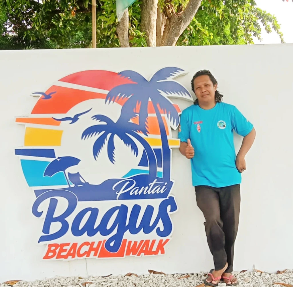 Bagus Beach Walk