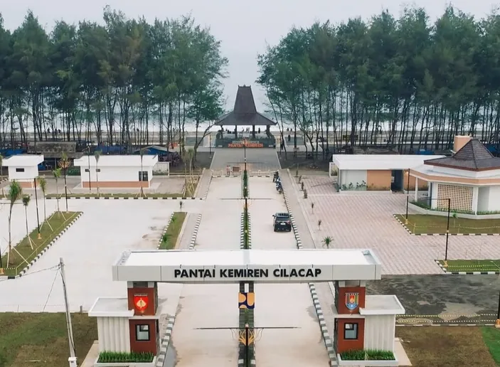 Pantai Kemiren